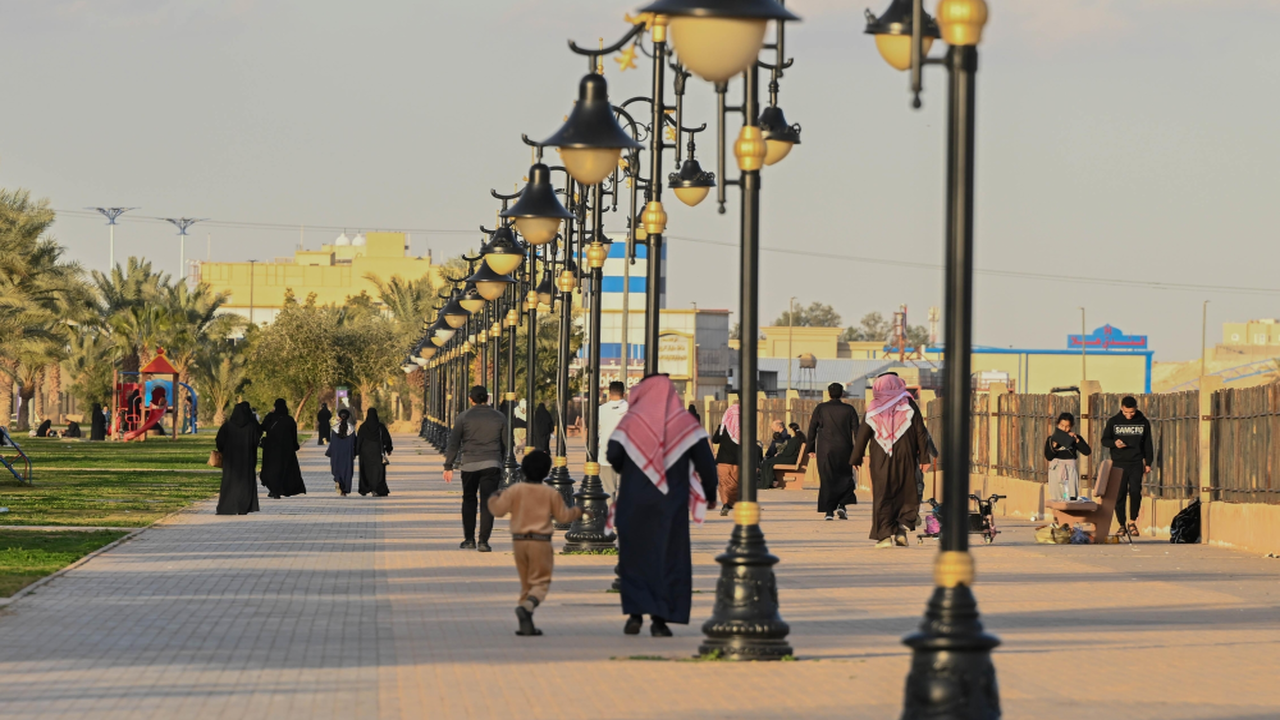 تغيرات جوية تشمل انخفاض الحرارة ونشاط الرياح المثيرة للغبار ببعض مناطق السعودية